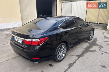 Седан Lexus ES 2015 в Полтаве