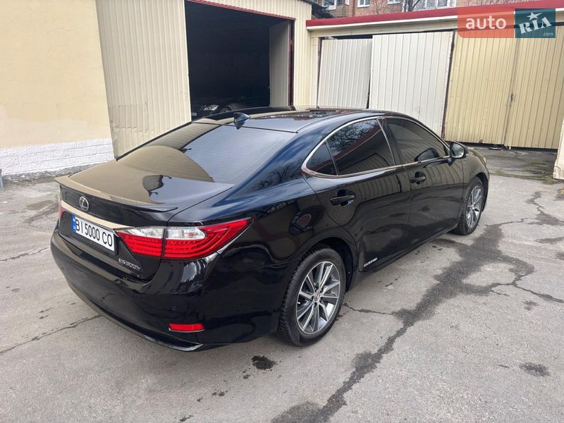 Седан Lexus ES 2015 в Полтаве