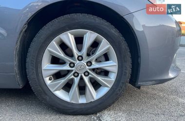 Седан Lexus ES 2015 в Львове