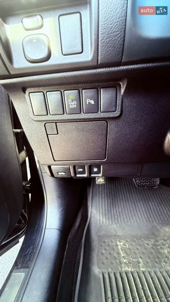 Седан Lexus ES 2015 в Рівному