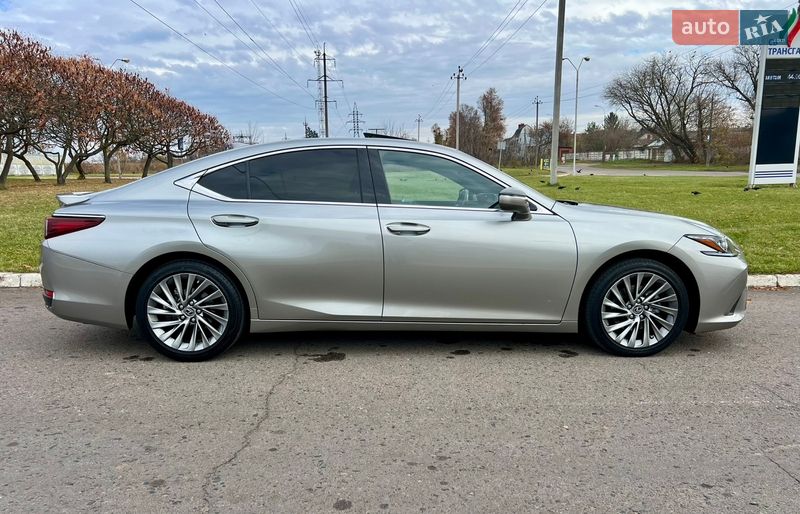 Седан Lexus ES 2024 в Рівному