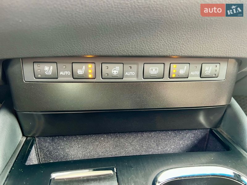 Седан Lexus ES 2024 в Рівному