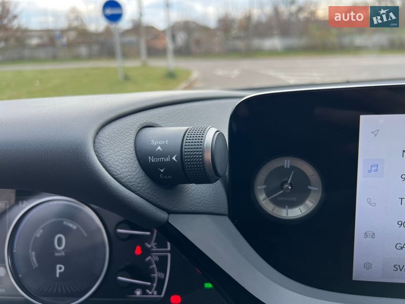 Седан Lexus ES 2024 в Рівному