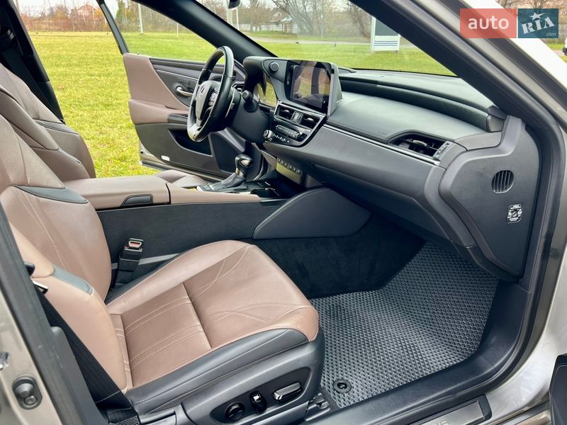 Седан Lexus ES 2024 в Рівному