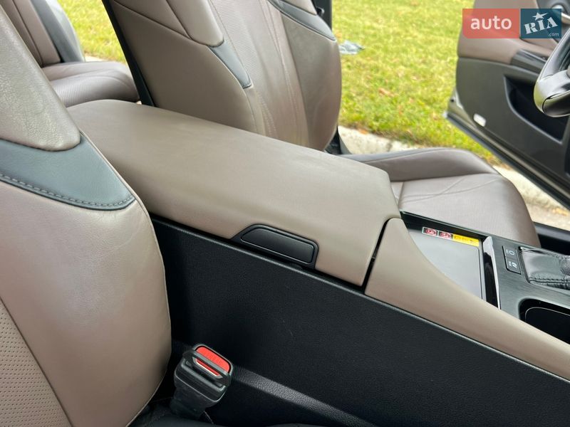 Седан Lexus ES 2024 в Рівному