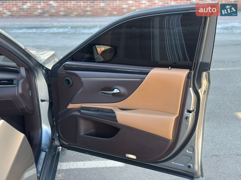 Седан Lexus ES 2020 в Києві фото 19 Седан Lexus ES 2020 в Києві