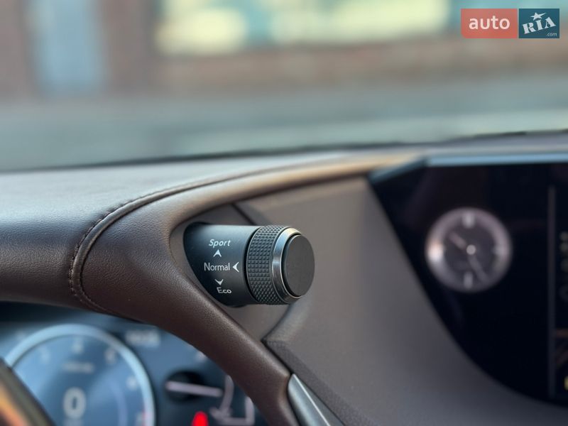 Седан Lexus ES 2020 в Києві фото 34 Седан Lexus ES 2020 в Києві