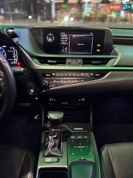 Седан Lexus ES 2018 в Одесі