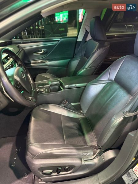 Седан Lexus ES 2018 в Одесі