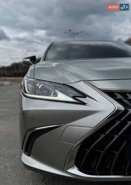 Седан Lexus ES 2021 в Дніпрі
