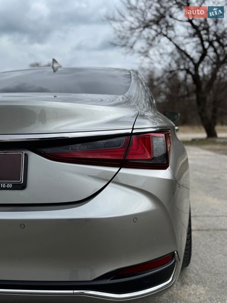 Седан Lexus ES 2021 в Дніпрі