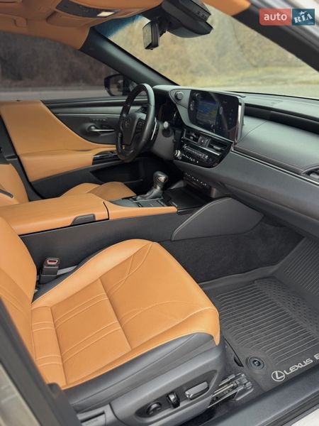 Седан Lexus ES 2021 в Дніпрі