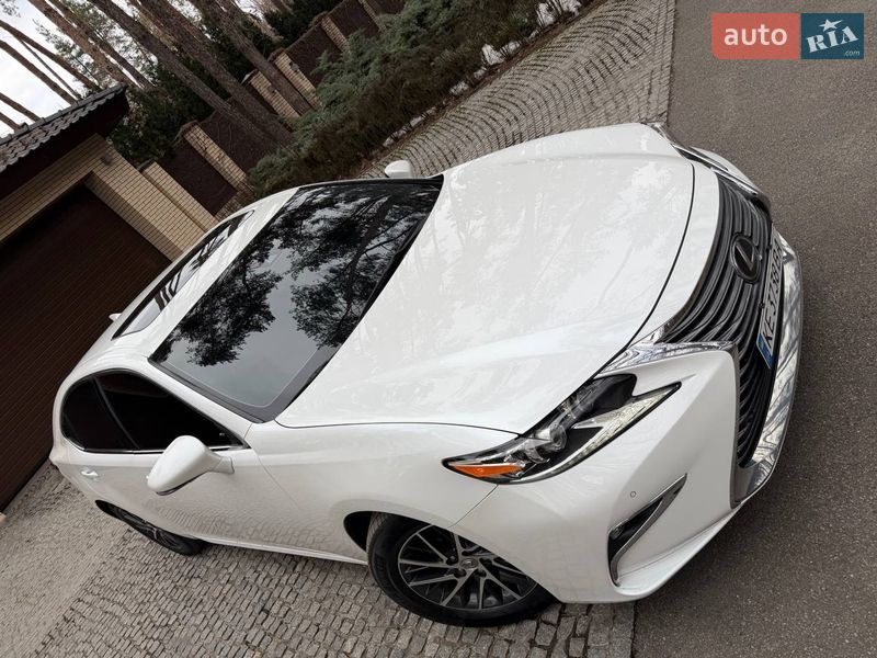 Седан Lexus ES 2016 в Новомосковську