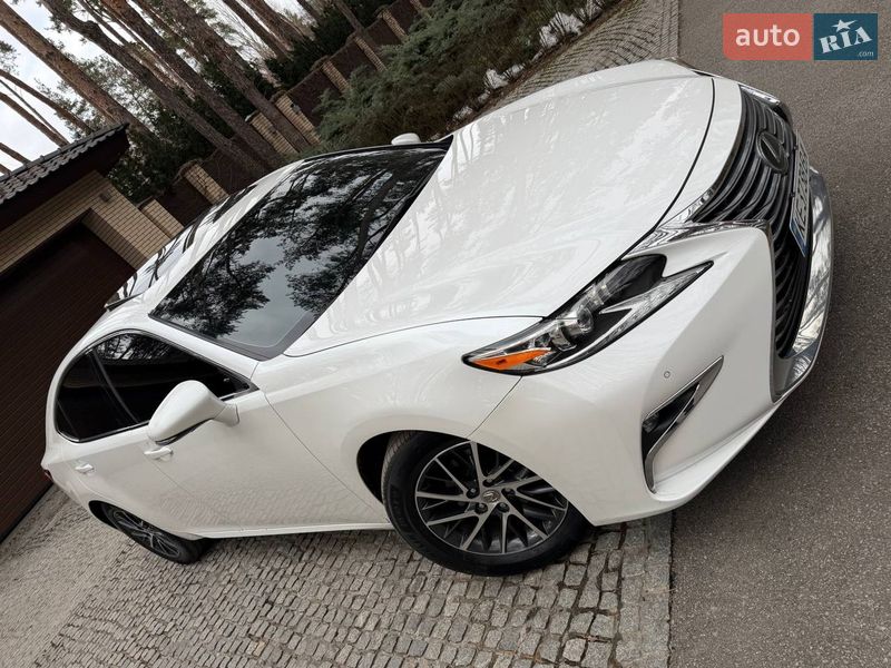 Седан Lexus ES 2016 в Новомосковську