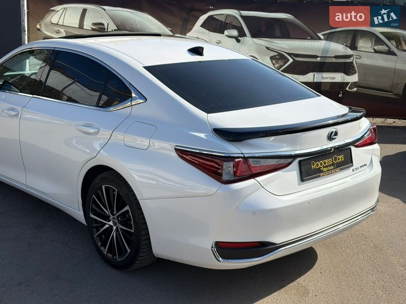 Седан Lexus ES 2022 в Одесі
