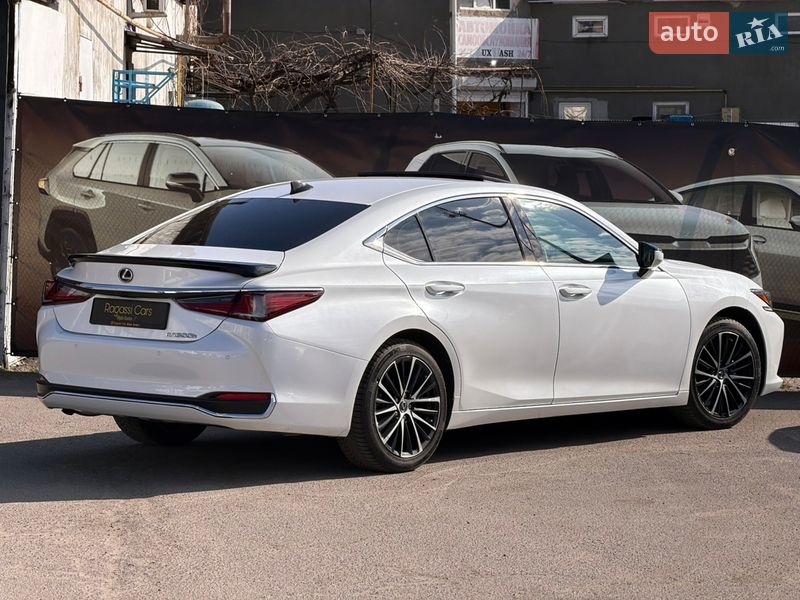 Седан Lexus ES 2022 в Одесі