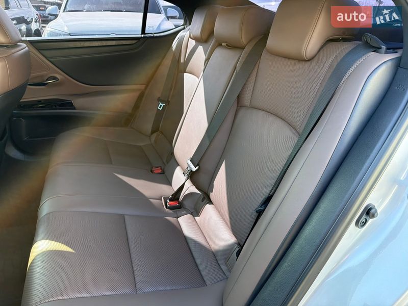 Седан Lexus ES 2022 в Одесі