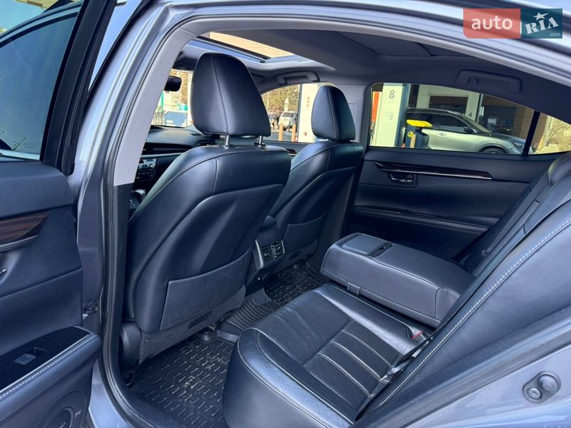 Седан Lexus ES 2016 в Дніпрі