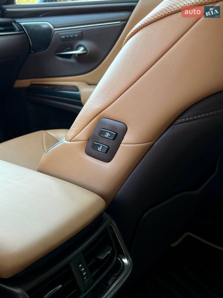 Седан Lexus ES 2018 в Одессе