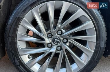 Седан Lexus ES 2022 в Виннице
