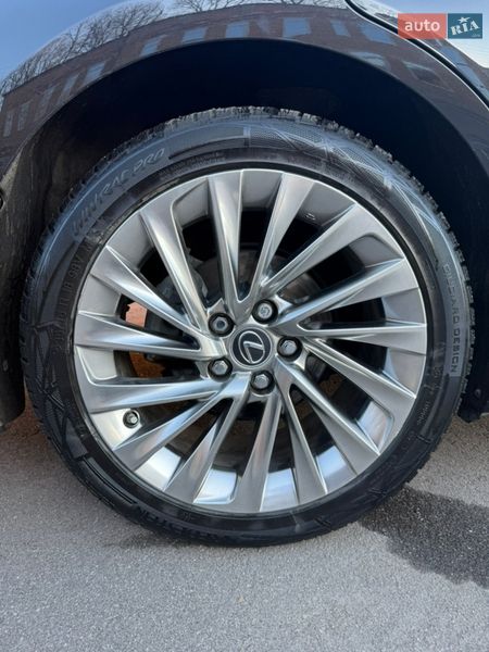 Седан Lexus ES 2022 в Виннице
