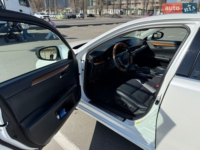 Седан Lexus ES 2013 в Киеве