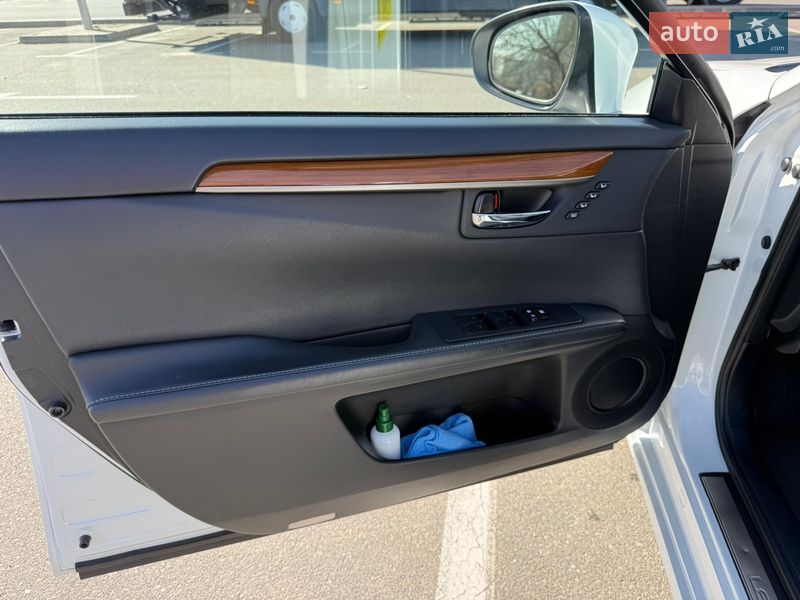 Седан Lexus ES 2013 в Киеве