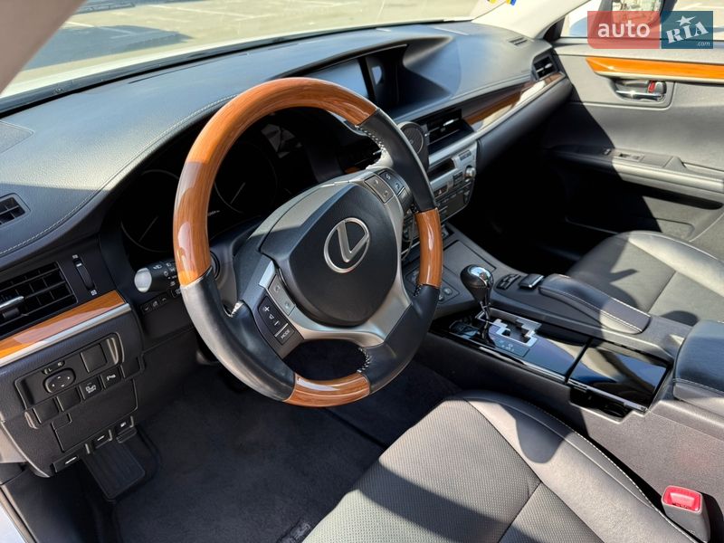 Седан Lexus ES 2013 в Киеве