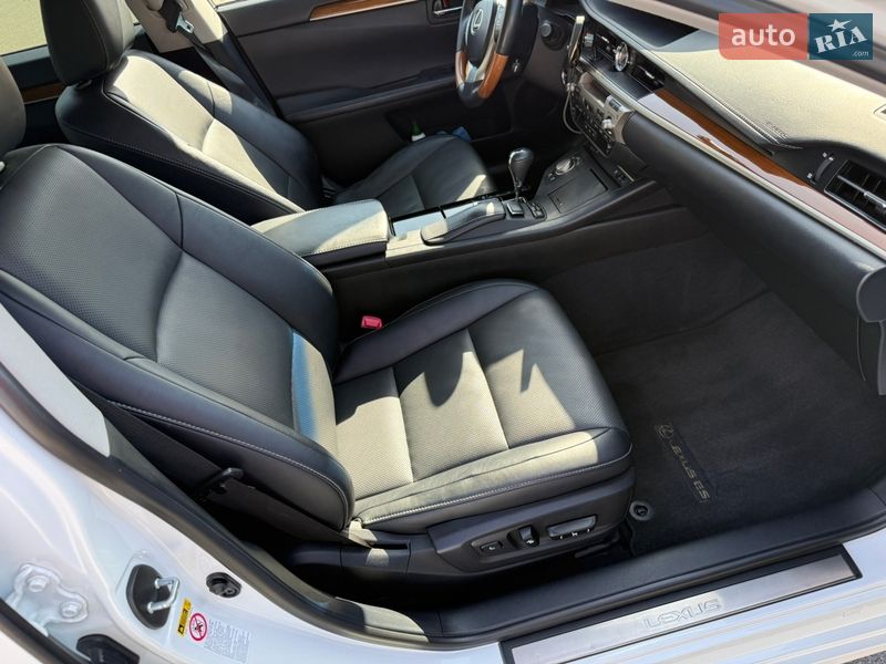 Седан Lexus ES 2013 в Киеве