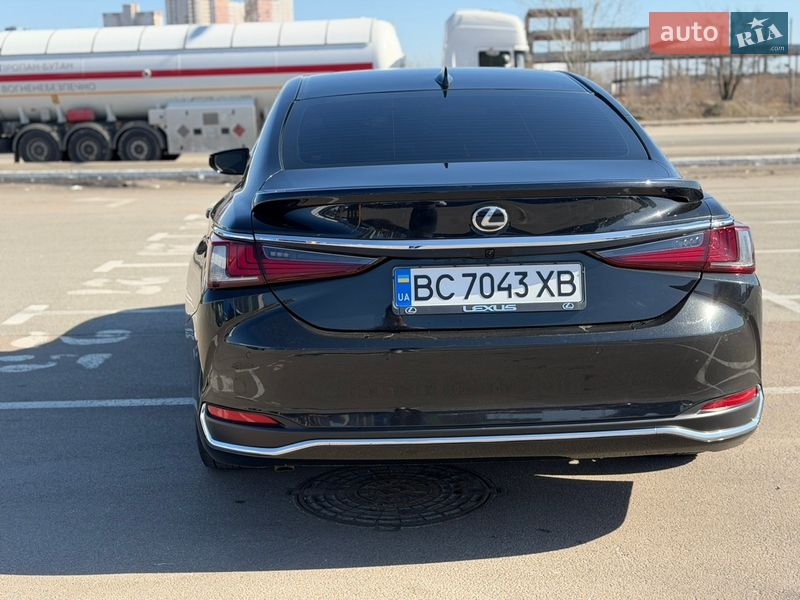 Седан Lexus ES 2023 в Киеве