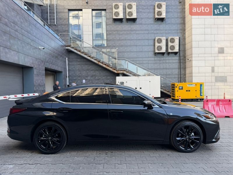 Седан Lexus ES 2024 в Києві