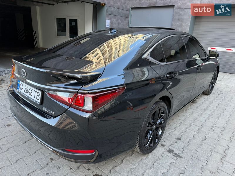 Седан Lexus ES 2024 в Києві