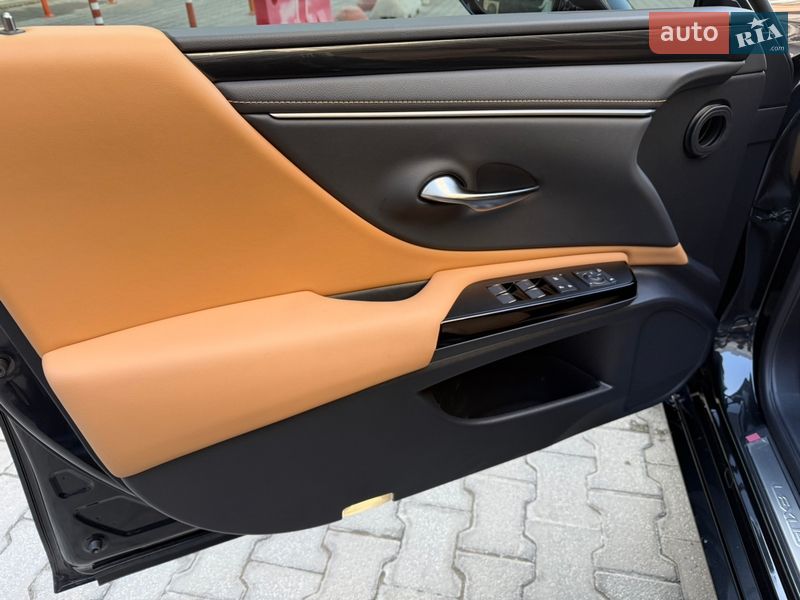 Седан Lexus ES 2024 в Києві