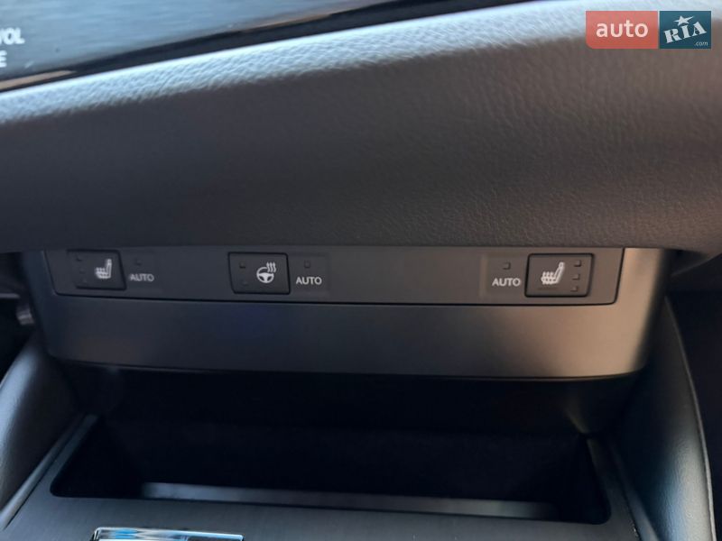 Седан Lexus ES 2024 в Києві