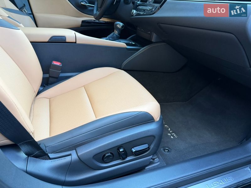 Седан Lexus ES 2024 в Києві