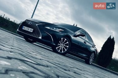 Седан Lexus ES 2021 в Киеве