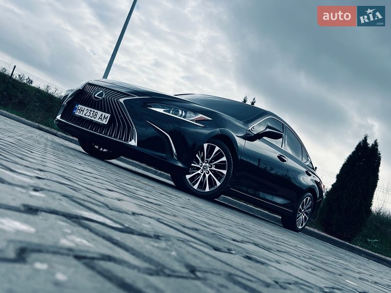 Седан Lexus ES 2021 в Киеве