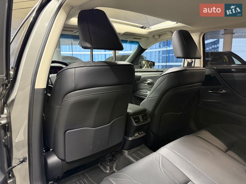 Седан Lexus ES 2019 в Одесі