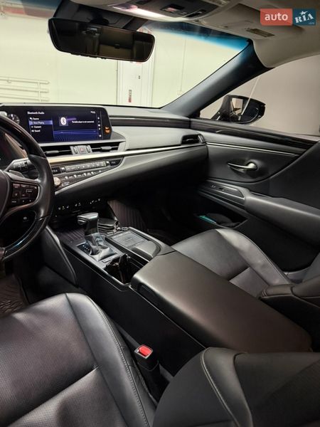 Седан Lexus ES 2021 в Киеве