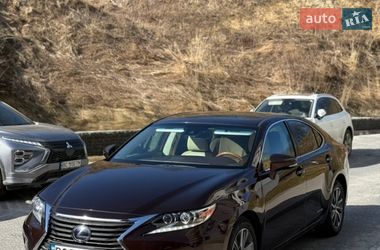 Седан Lexus ES 2015 в Львове