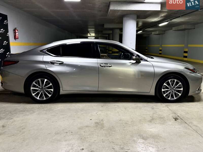 Седан Lexus ES 2022 в Киеве