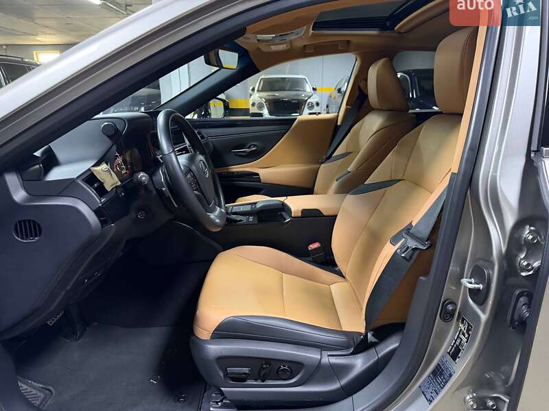 Седан Lexus ES 2022 в Киеве