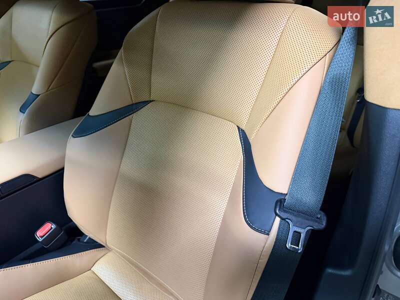 Седан Lexus ES 2022 в Киеве