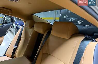 Седан Lexus ES 2022 в Киеве