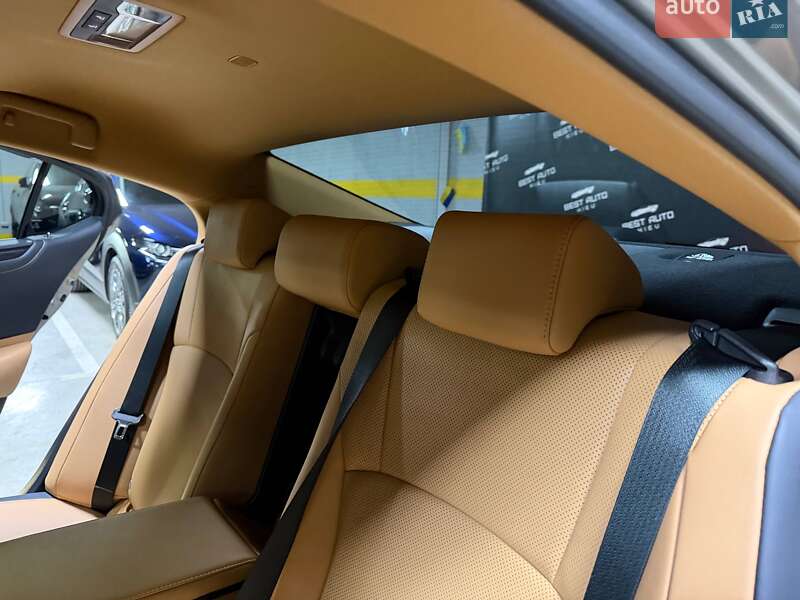 Седан Lexus ES 2022 в Киеве