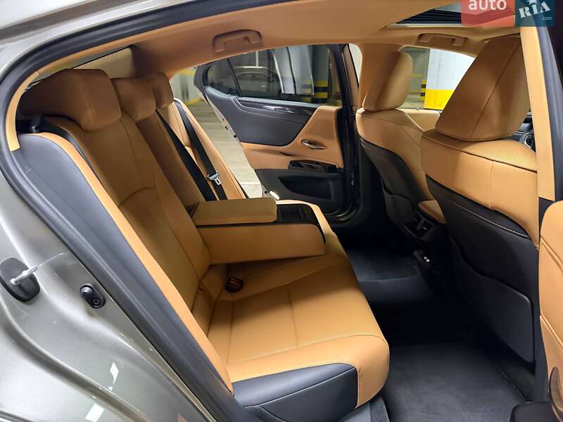 Седан Lexus ES 2022 в Киеве