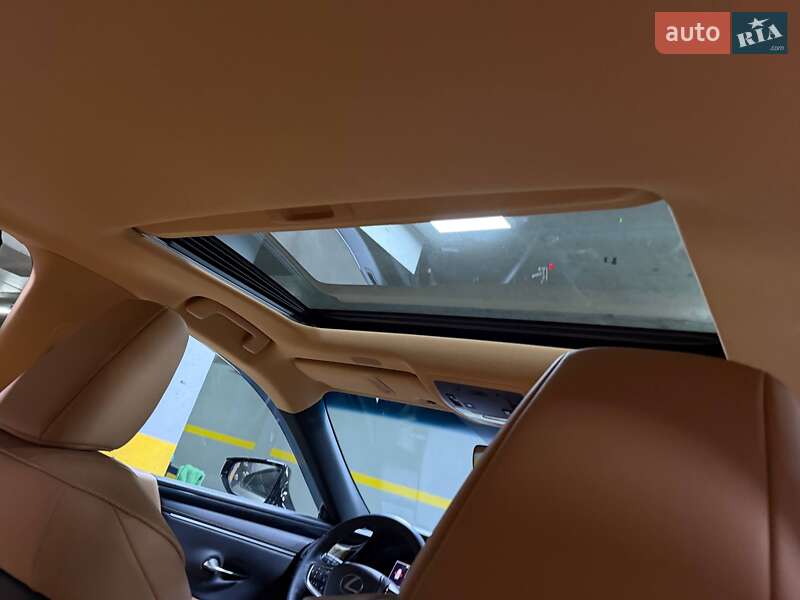 Седан Lexus ES 2022 в Киеве
