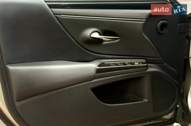 Седан Lexus ES 2020 в Киеве