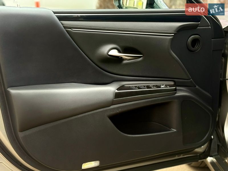 Седан Lexus ES 2020 в Києві фото 19 Седан Lexus ES 2020 в Києві