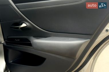 Седан Lexus ES 2020 в Киеве